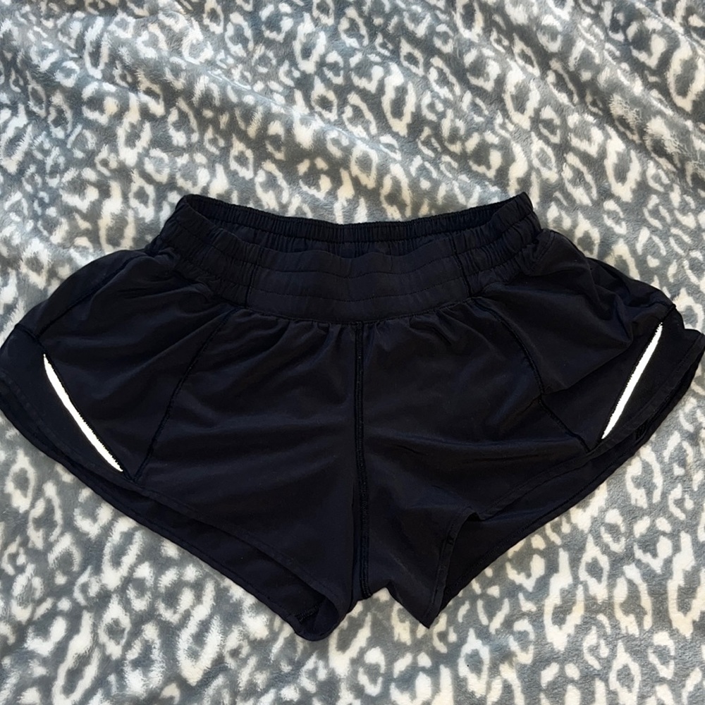 Lululemon Black Hotty Hot 2.5 in shorts